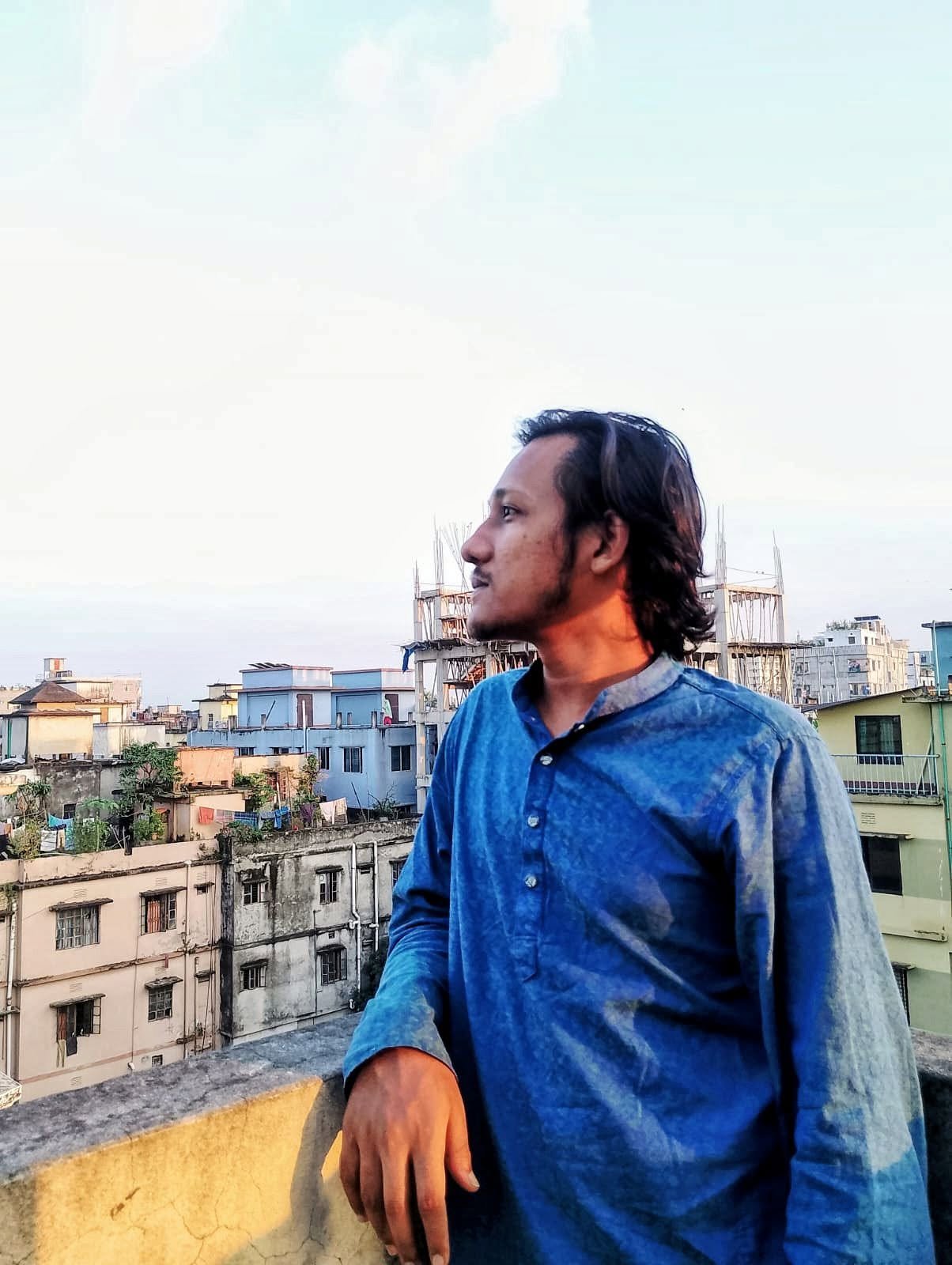 Ridwan Mahamud working as a professional video editor
